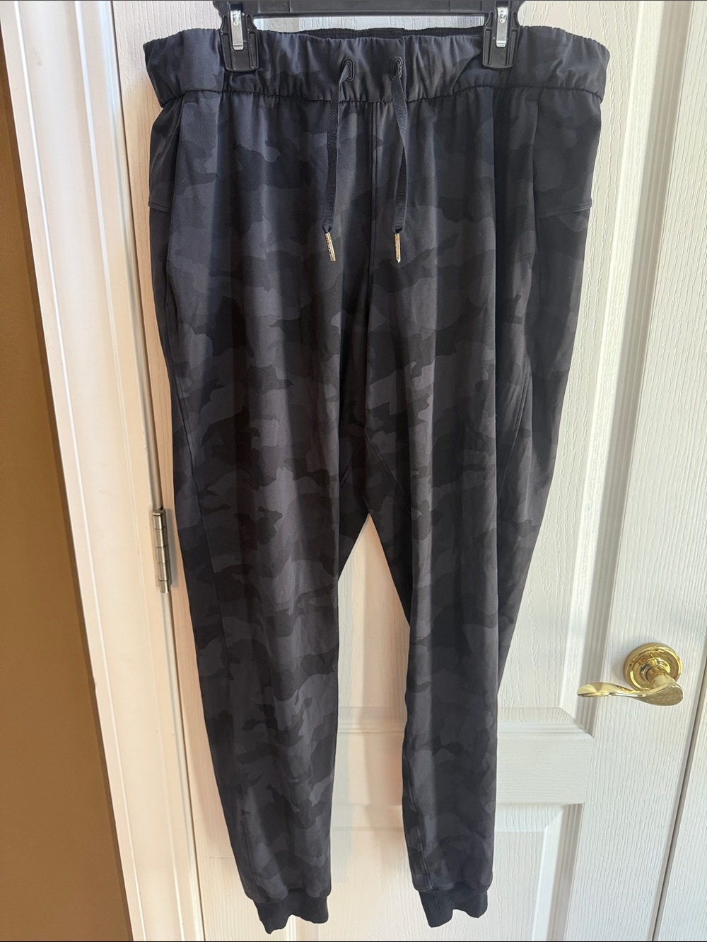 lululemon athletica Men's Black Camo Joggers